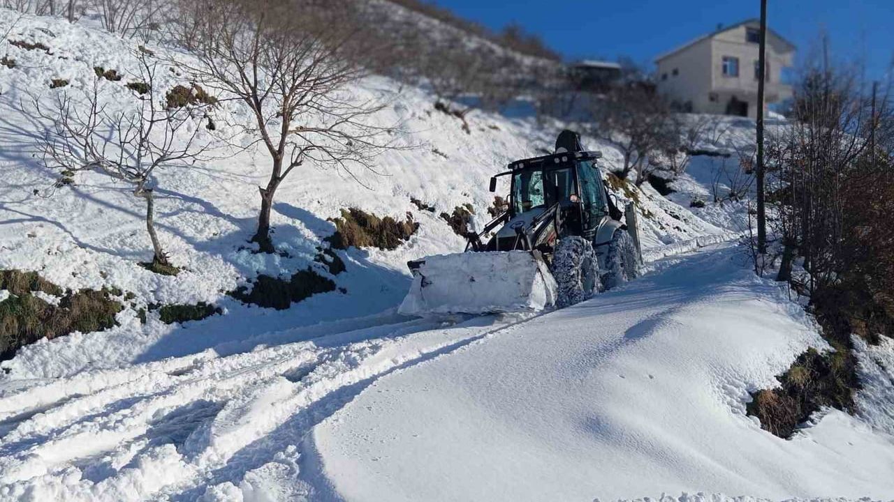 Trabzon Büyükşehir Belediyesi: Karla Mücadeleyle Tüm Yollar Açık