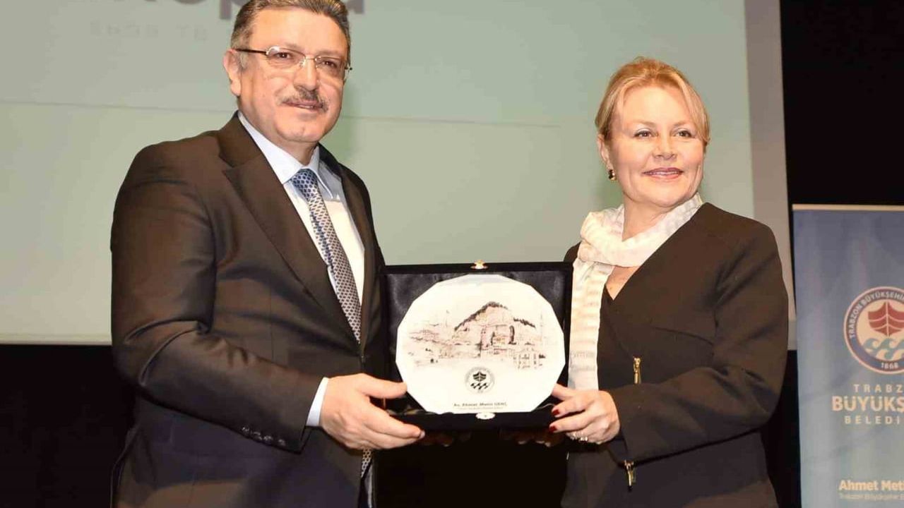 Trabzonlu kadın girişimcilere dijital pazarlama ve e-ticaret eğitimiyle destek