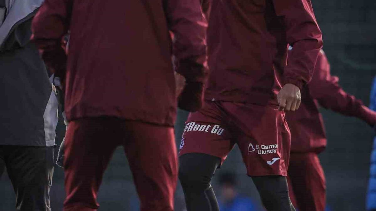 Trabzonspor yeni yılın ilk antrenmanını yaptı — Turkcell Süper Kupa hazırlıkları