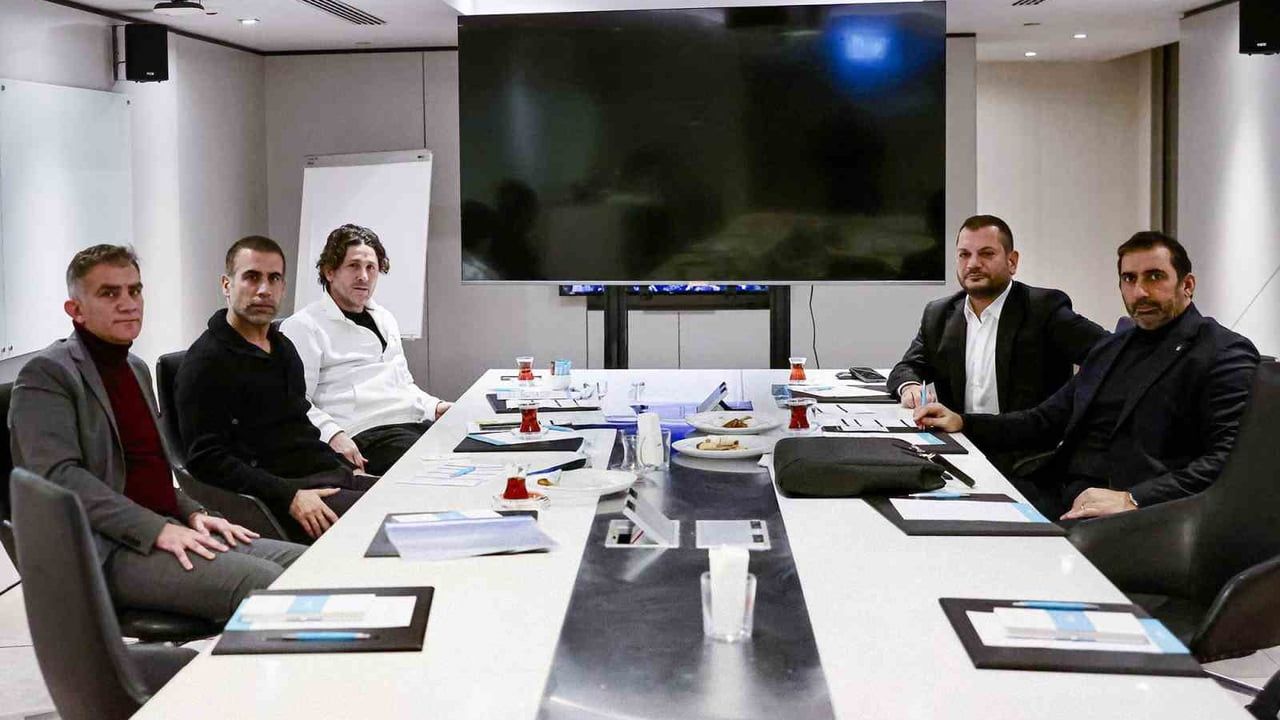 Trabzonspor Yönetimi İstanbul'da İkinci Yarı ve Transfer Stratejilerini Görüştü