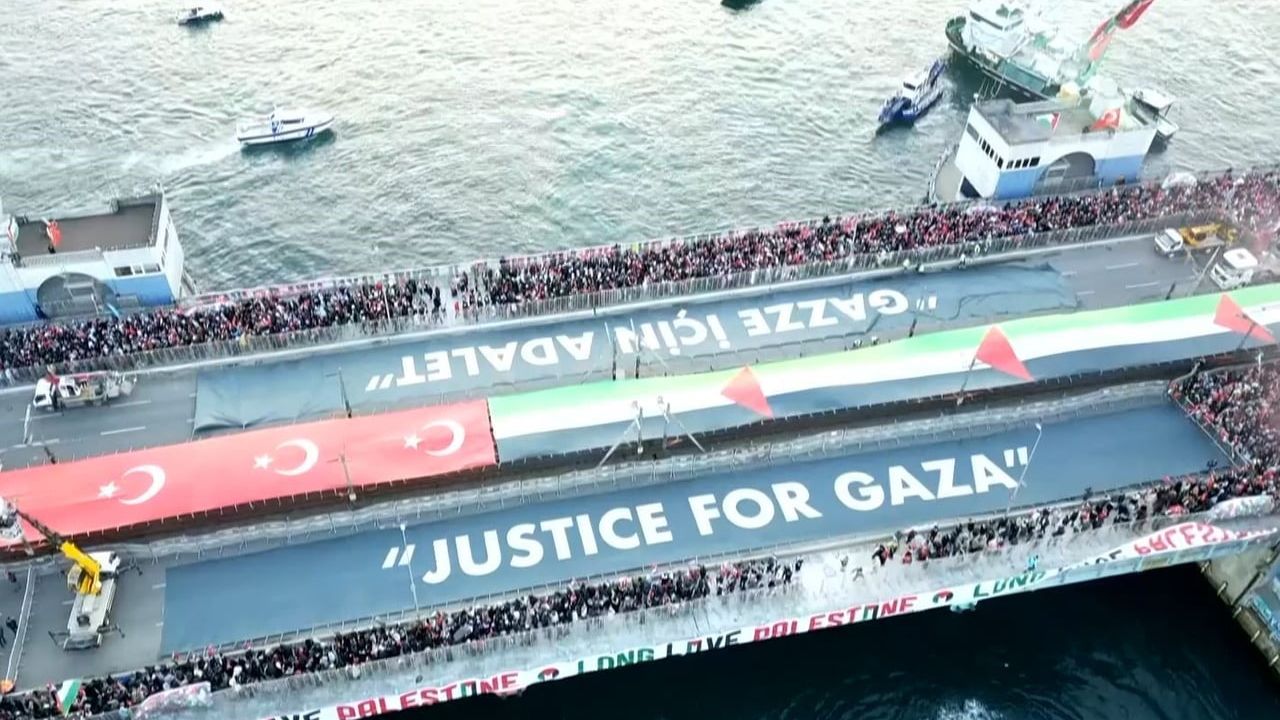 TÜGVA Başkanı İbrahim Beşinci'den Galata Köprüsü'nde Gazze için Çağrı