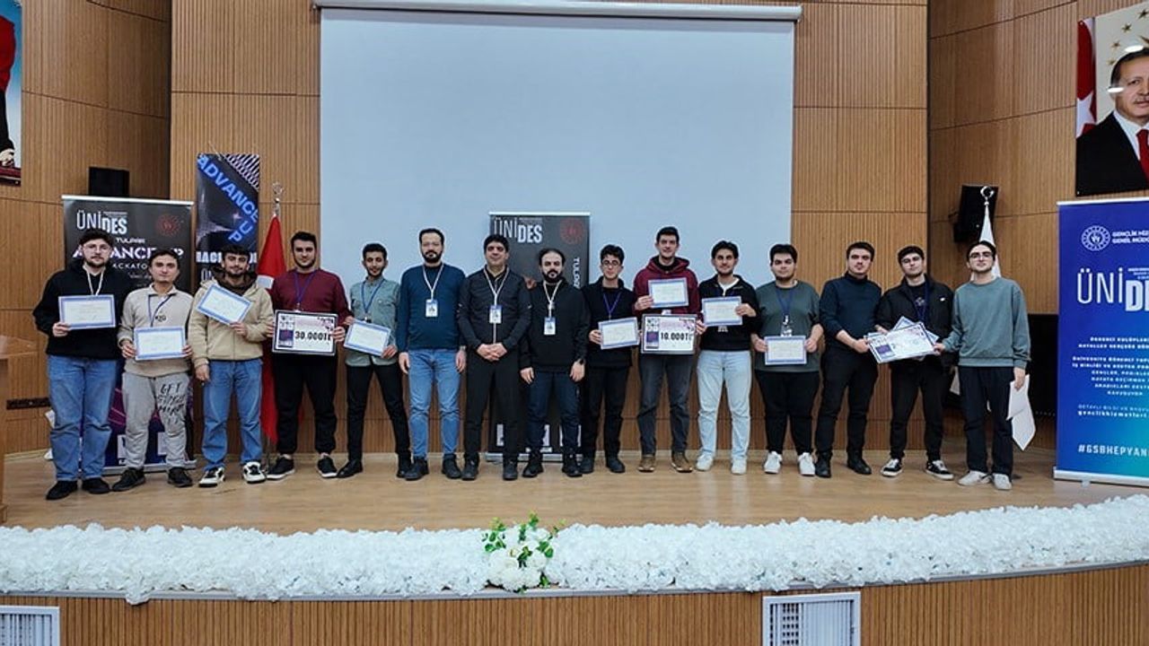 Tulpar Advance Up Hackathonu ETÜ'de: 23 Takım 32 Saat Yarıştı