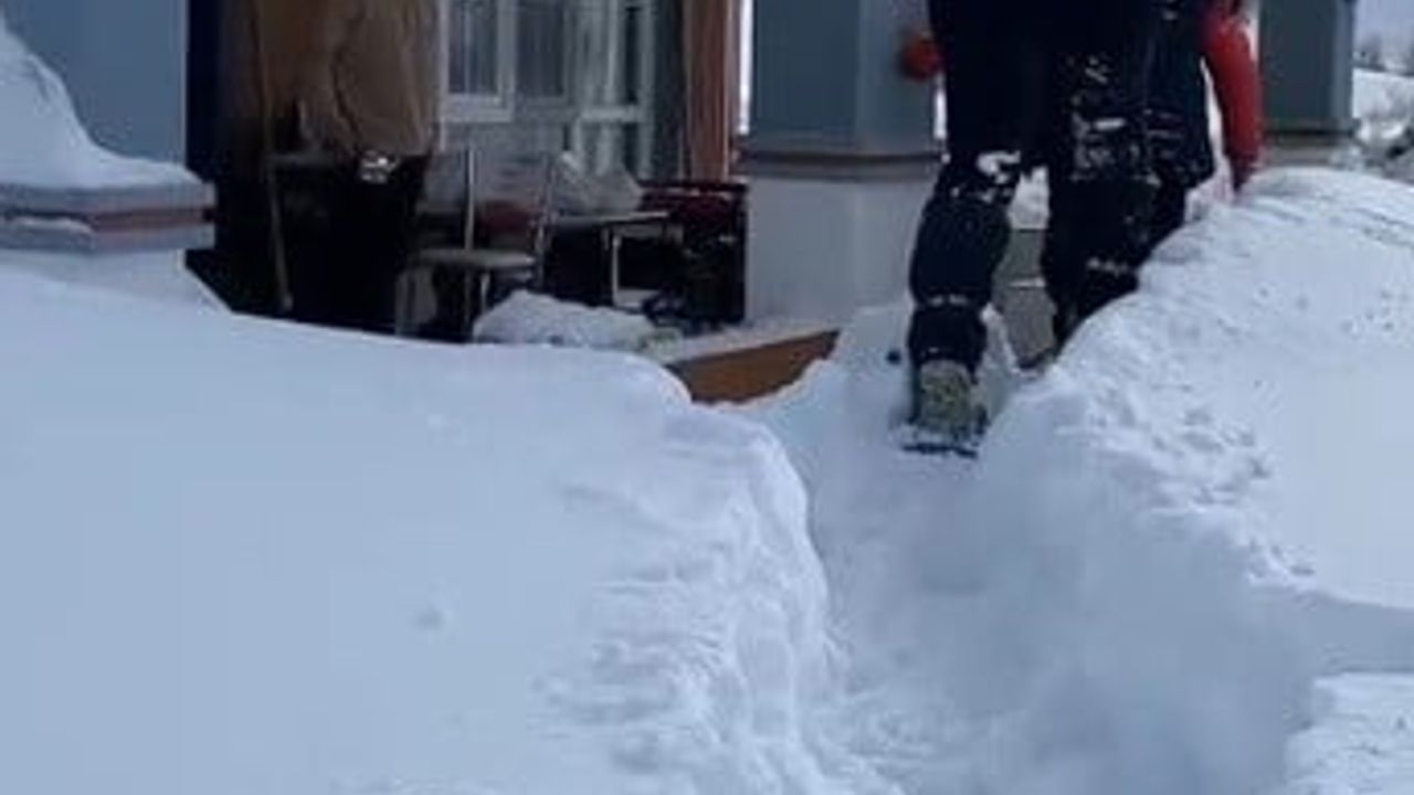 Tunceli Aslandoğmuş'ta AFAD, 4 saatlik yürüyüşle ailenin yardımına ulaştı