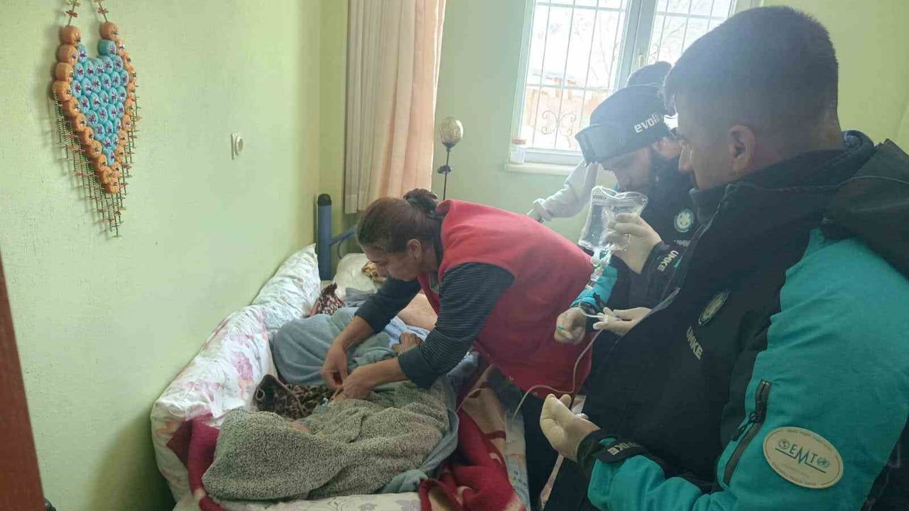 Tunceli'de 108 yaşındaki kadına acil müdahale