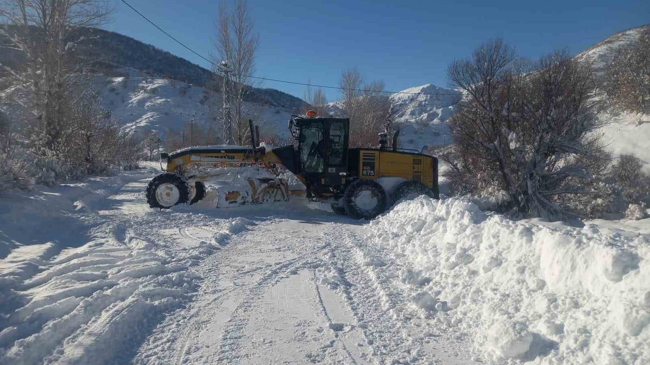 Tunceli'de 138 köy yolu ulaşıma açıldı, 160'ında çalışmalar sürüyor