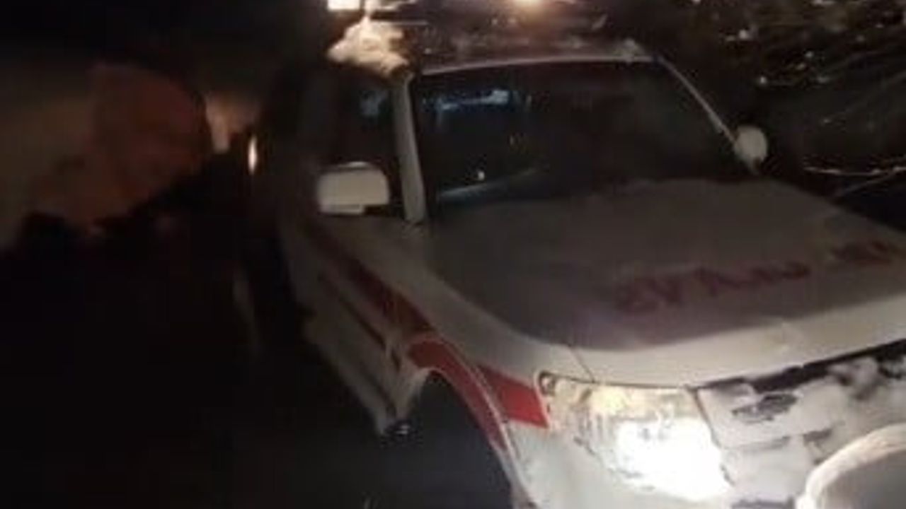 Tunceli'de kapalı yollar aşıldı: Ayağı kırılan 60 yaşındaki kadın hastaneye ulaştırıldı