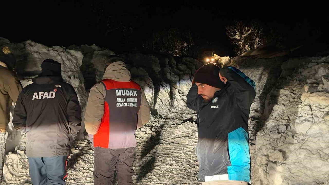 Tunceli'de karı aşan ekipler 6,5 aylık hamileye ulaştı