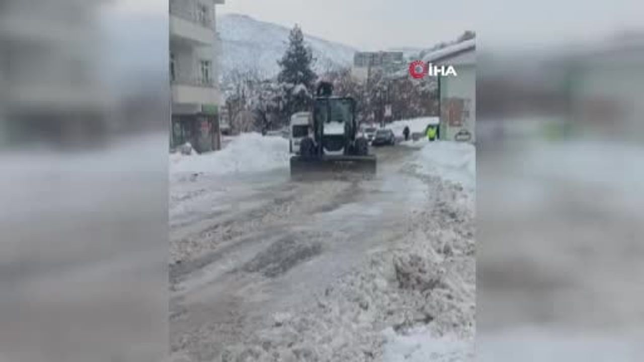 Tunceli'de karla mücadele aralıksız sürüyor