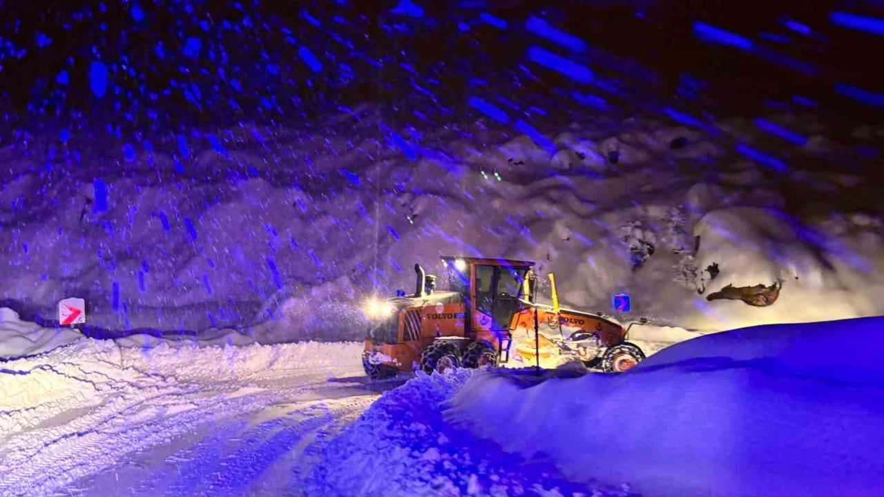 Tunceli’de karla mücadele sürüyor: ekipler 7/24 sahada