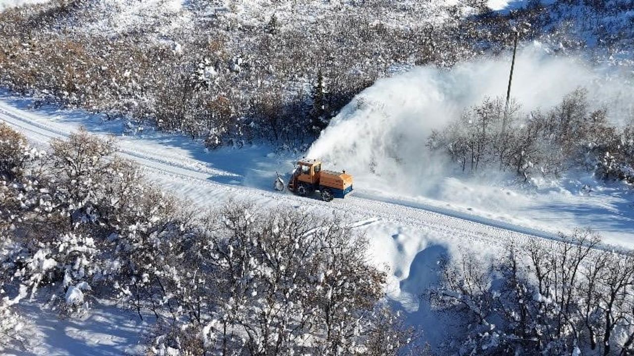 Tunceli’de karla mücadeleyle tüm köy yolları ulaşıma açıldı
