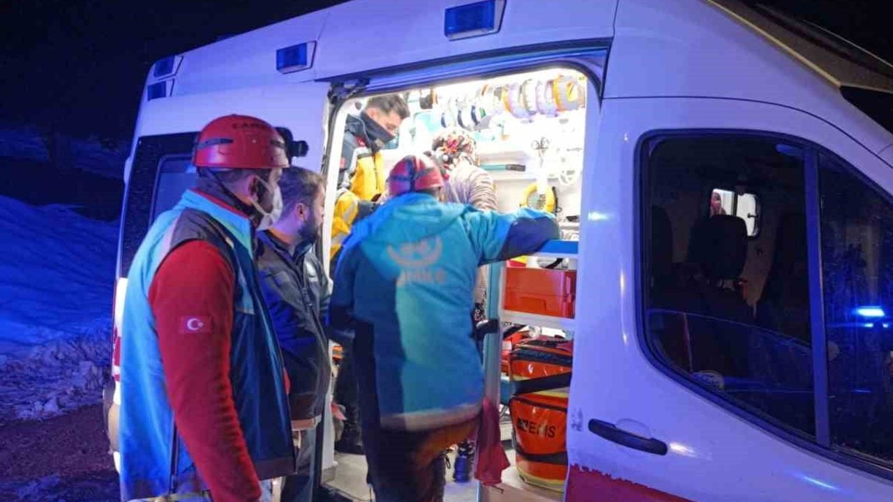 Tunceli'de UMKE iş makineleriyle üç vakaya müdahale etti