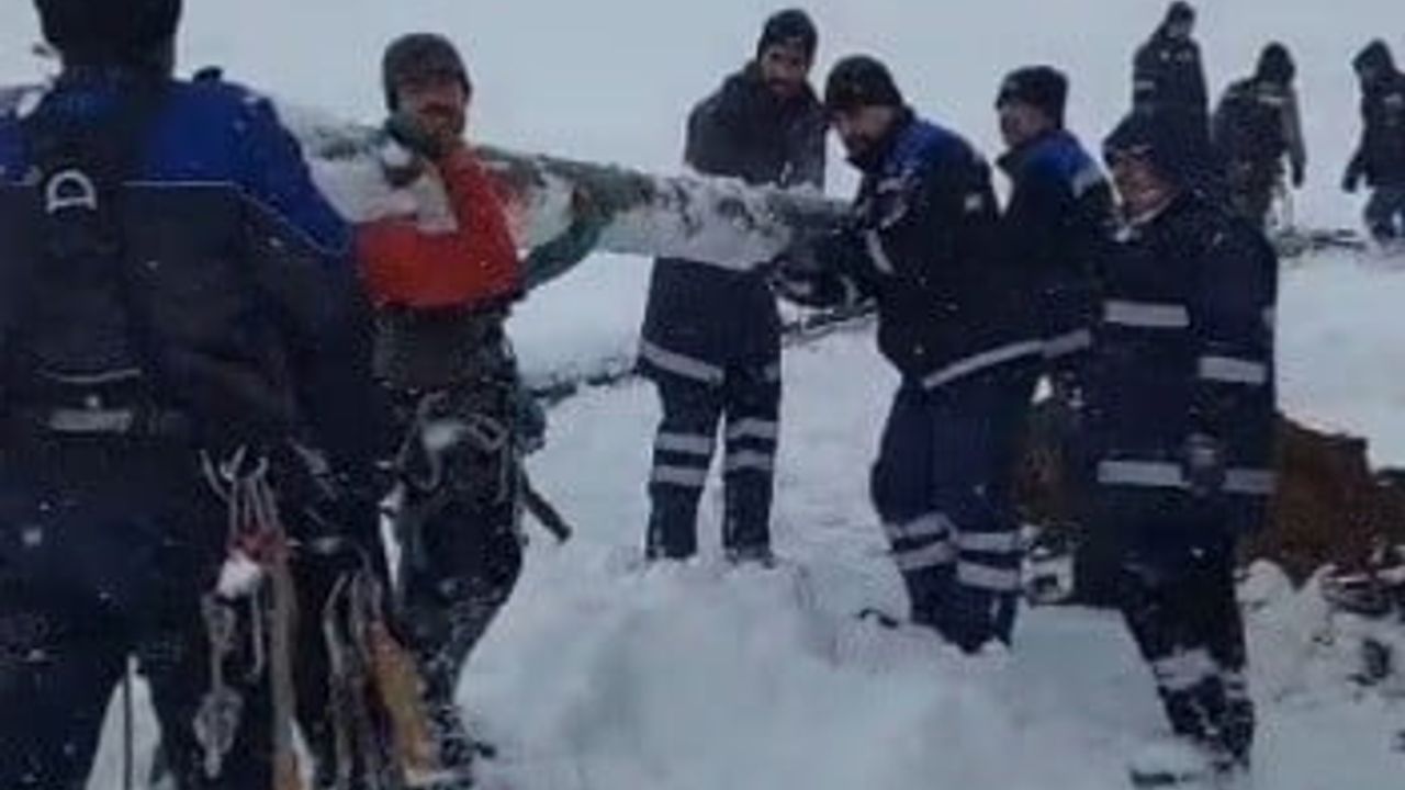 Tunceli Kacarlar’da Enerji Onarımında Zorlu Mücadele