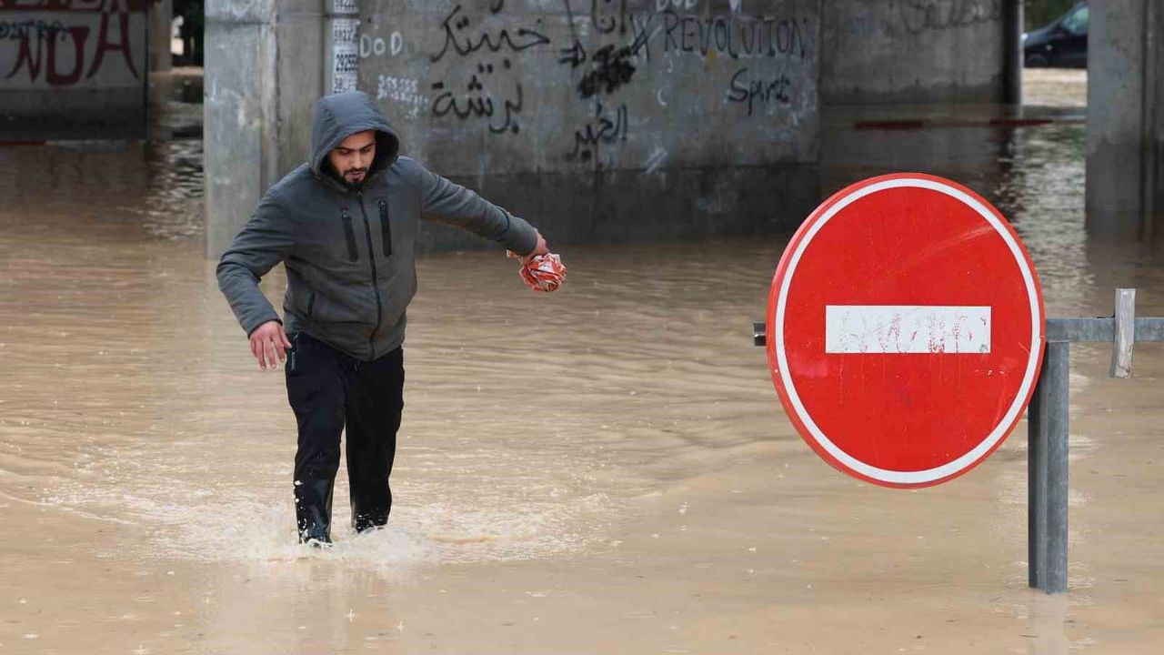 Tunus’ta 76 yıl sonra rekor yağış: 4 kişi hayatını kaybetti