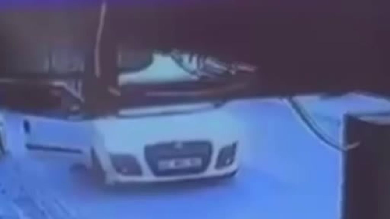 Turgutlu'da motosikletli şüpheli yolda bulduğu cüzdanı alıp kaçtı