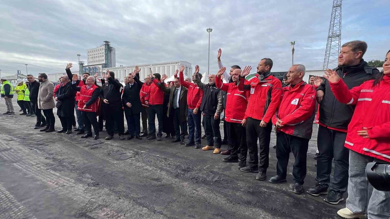 Türk Kızılayı'nın 20. İyilik Gemisi 'Princess Nabiha' Gazze yardımına uğurlandı