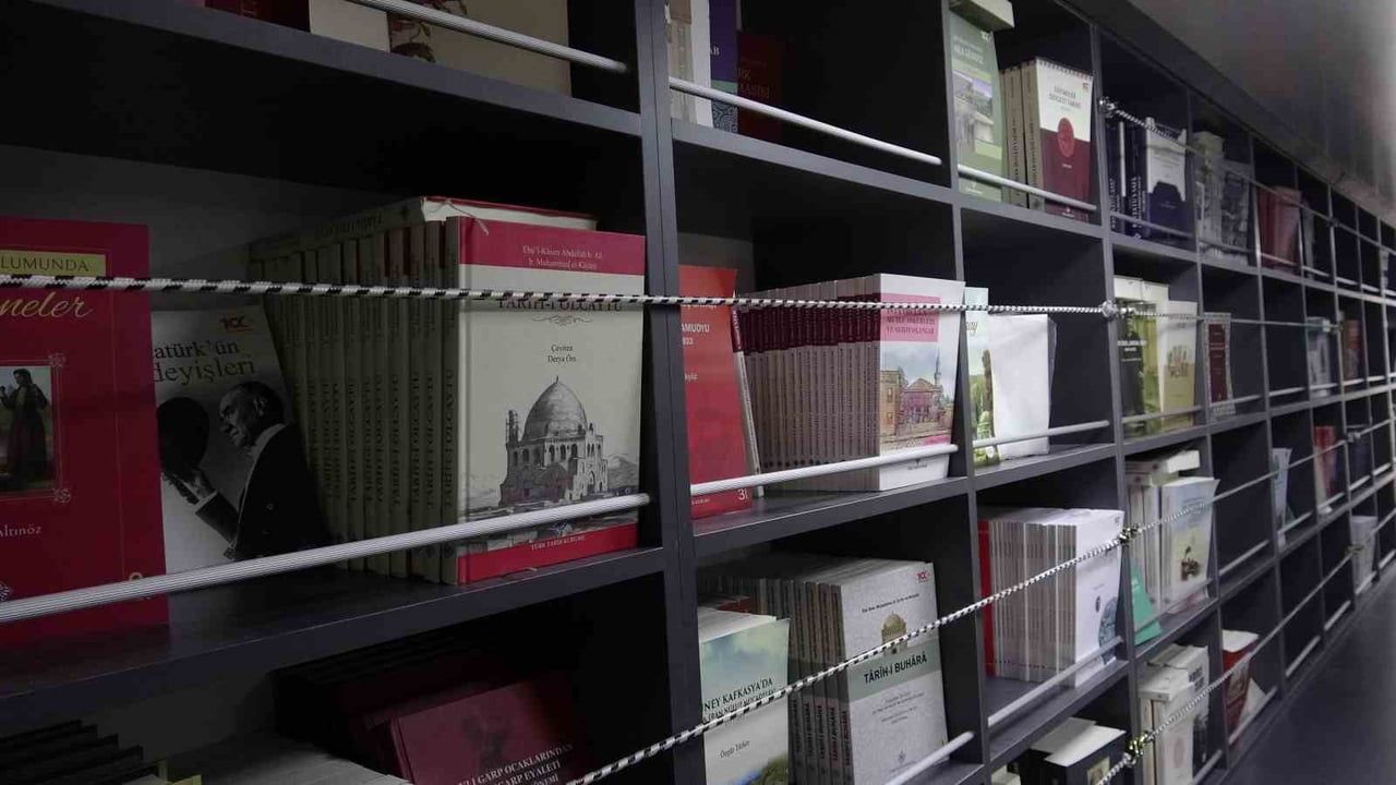 Türk Tarih Kurumu’nun gezici kitap mağazası Çankırı’da ilgi gördü