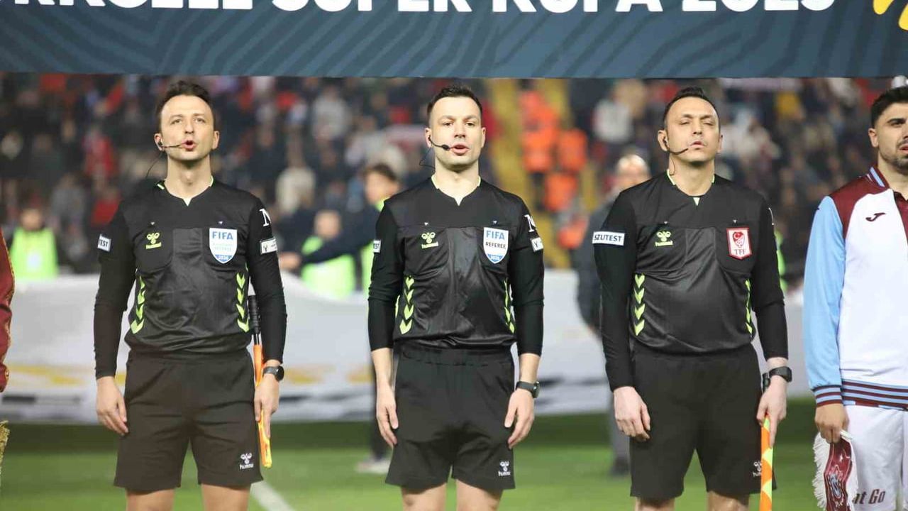 Turkcell Süper Kupa: Galatasaray 0-0 Trabzonspor — Maç sürüyor