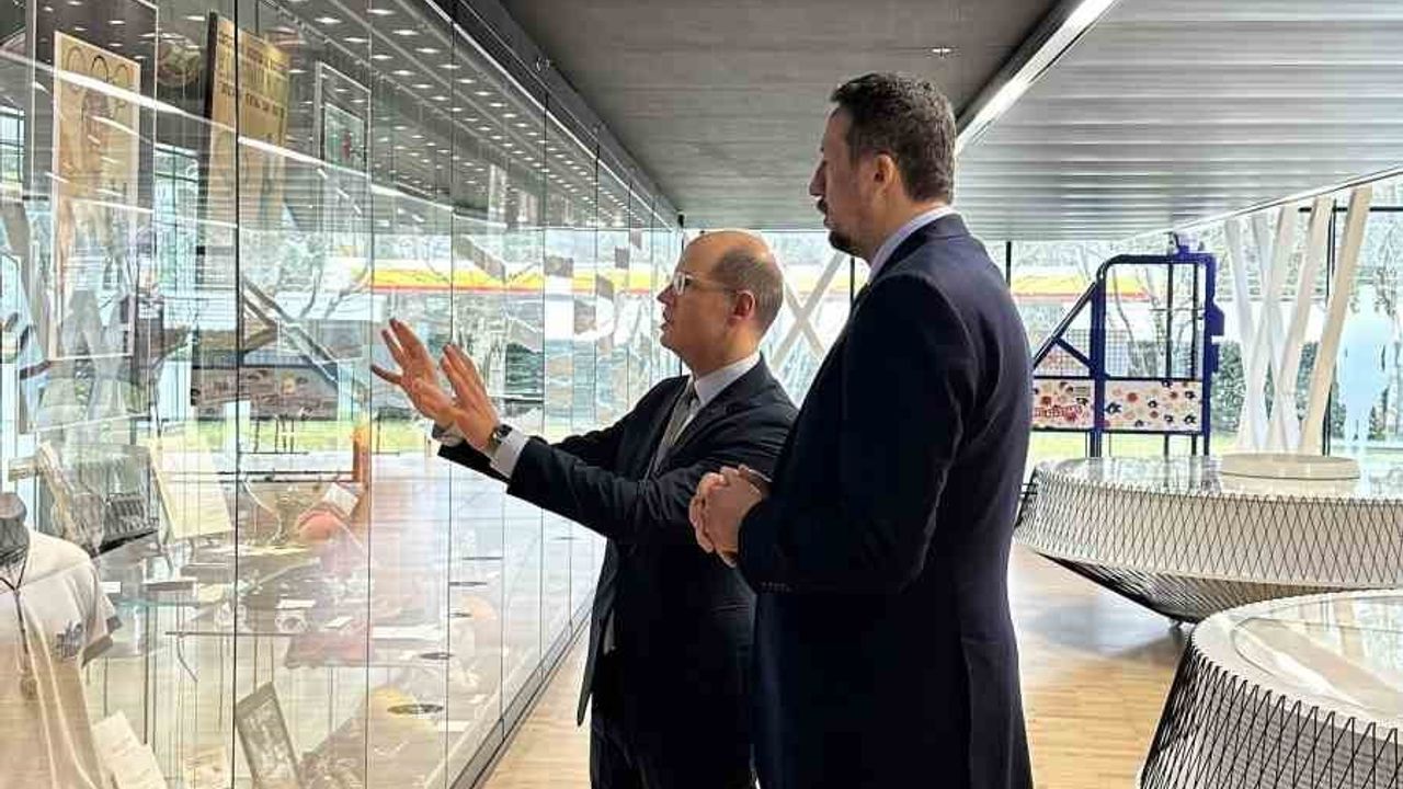 Türkoğlu Patrick Baumann Basketbol Evi’nde Zagklis’i ziyaret etti