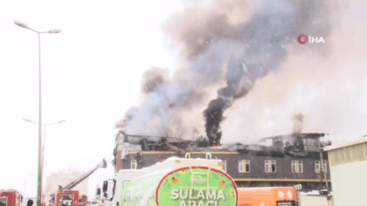 Tuzla'da çakmak fabrikasında çıkan yangın kontrol altına alındı