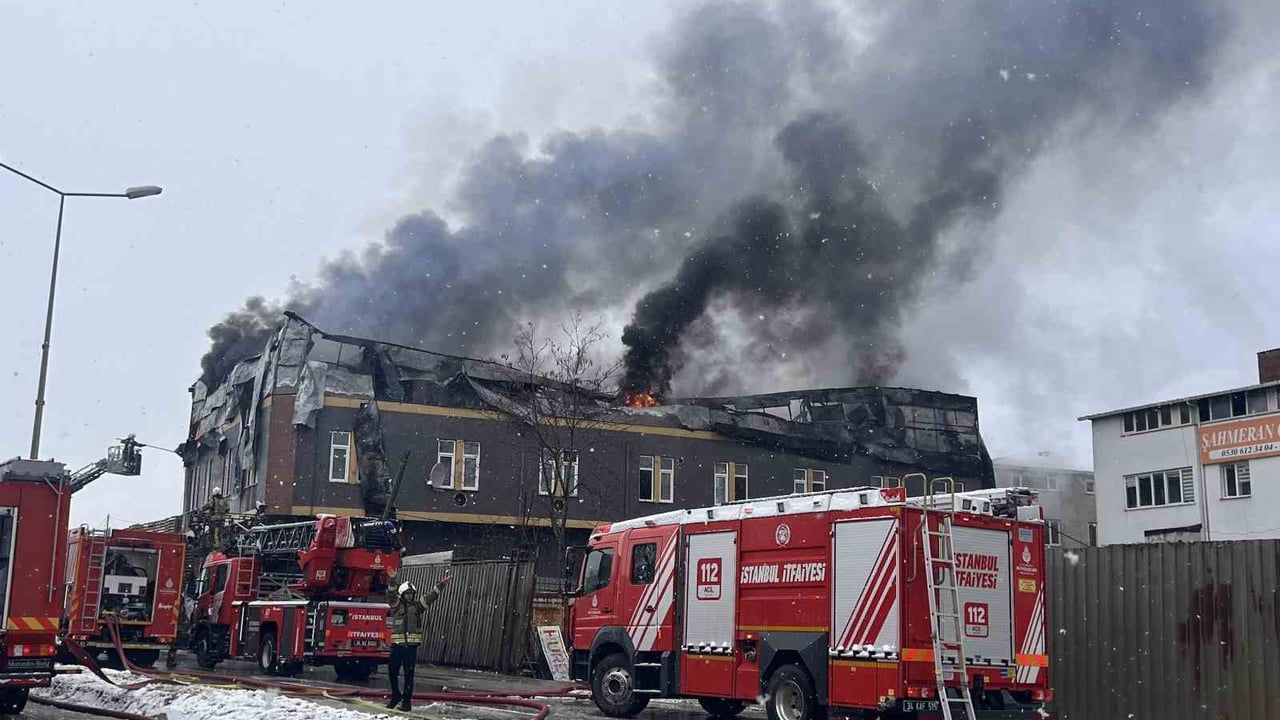 Tuzla’daki çakmak fabrikasında çıkan yangın kontrol altına alındı
