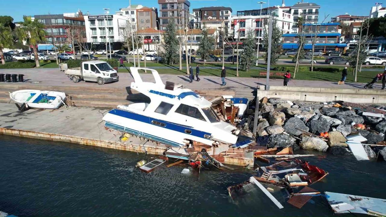Tuzla sahilinde fırtına hasarı: tekneler zarar gördü, hasar tespiti sürüyor