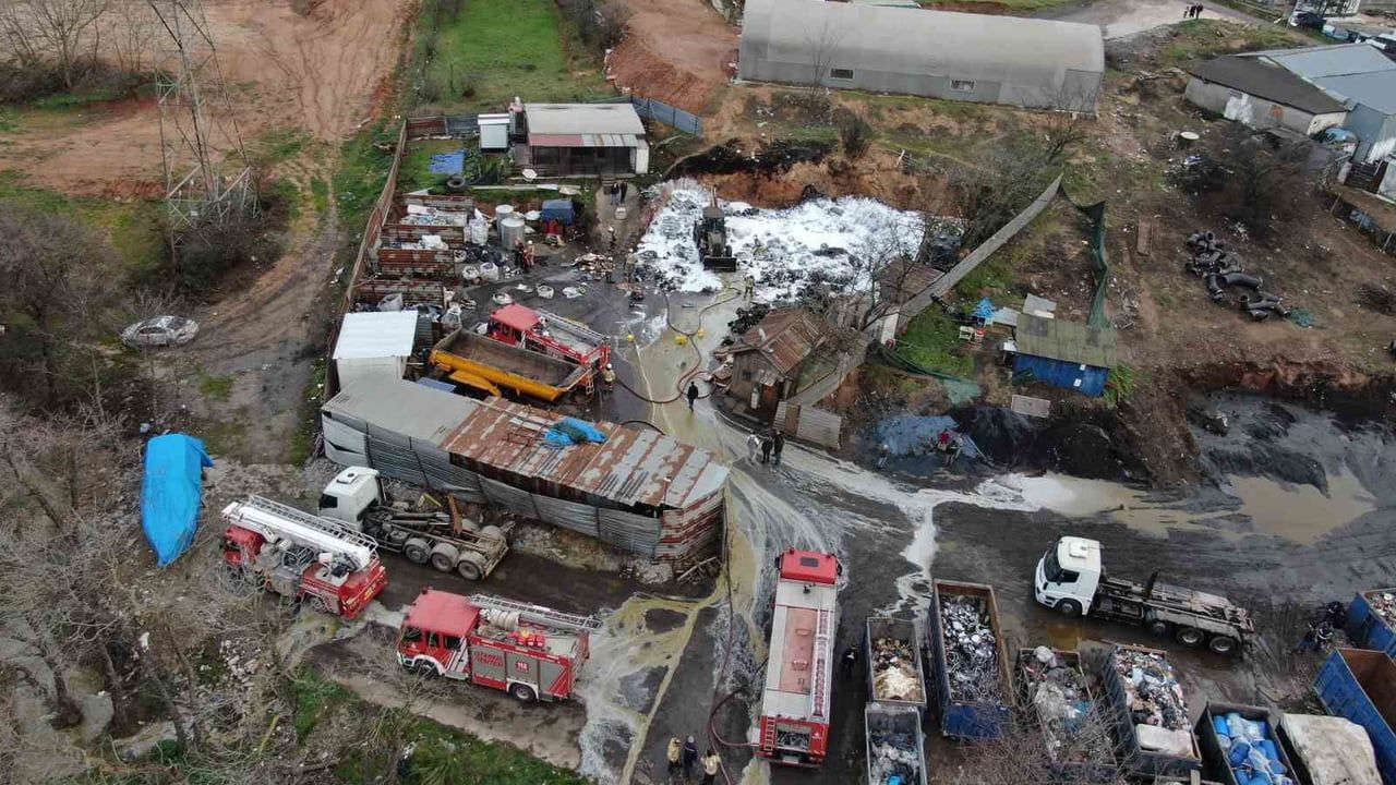 Tuzla Tepeören’de geri dönüşüm deposunda yangın