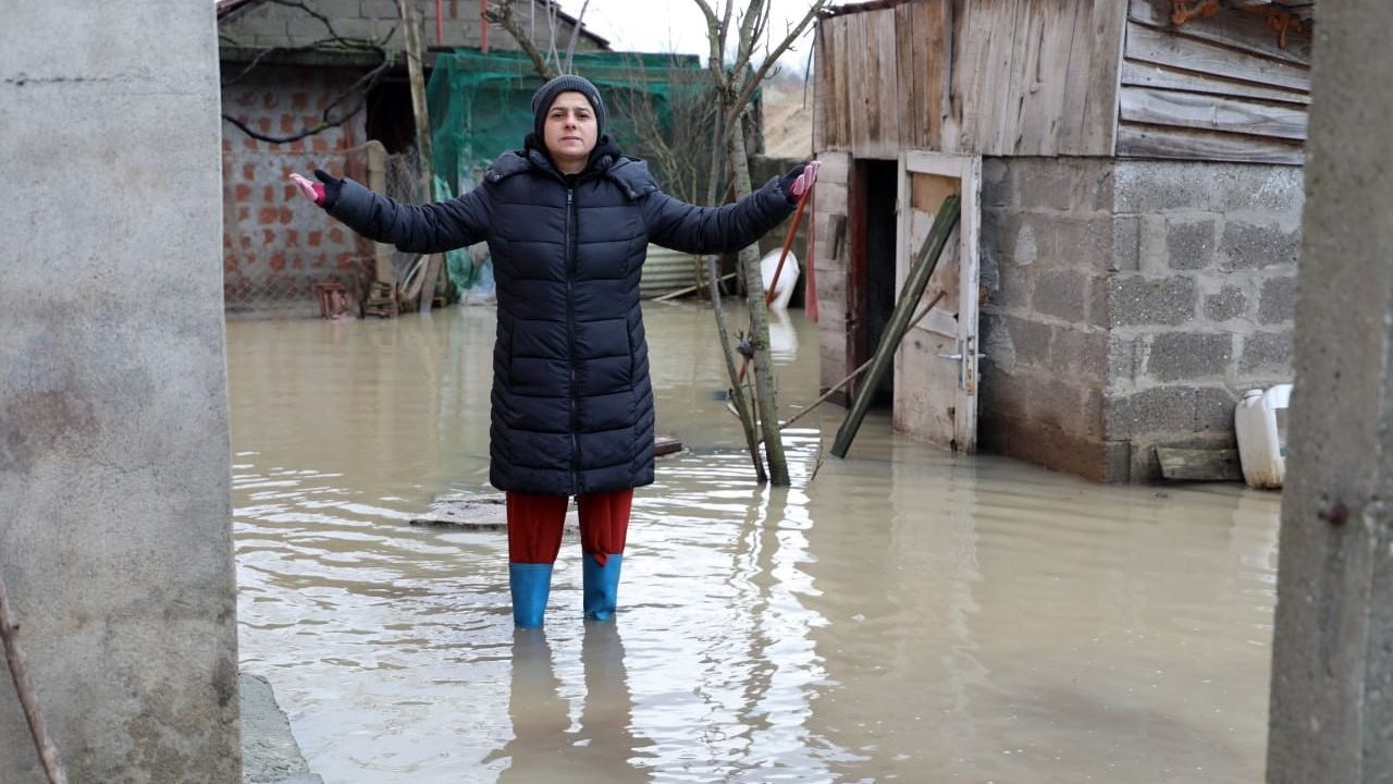Üç günlük yağmur Karasu'da sel felaketi yarattı