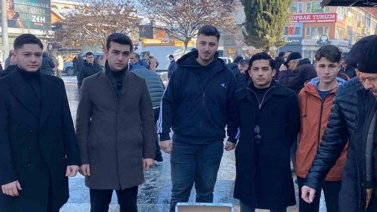 Ülkü Ocakları Düzce’den Şehitler Anısına Lokum İkramı