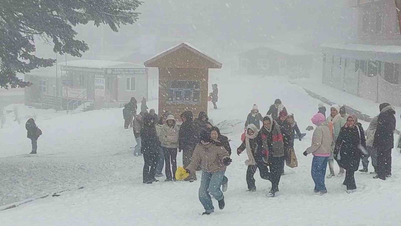 Uludağ'da kar kalınlığı 60 santimetreyi geçti