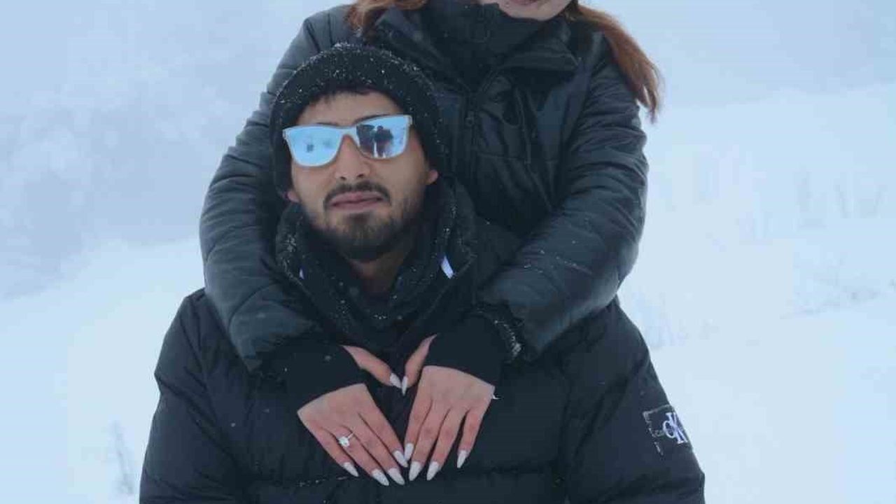Uludağ'da karlar altında iki "Evet": 2025'in sonu ve 2026'nın başında romantik anlar