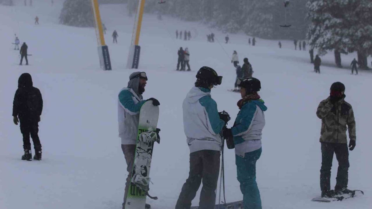 Uludağ’da Sömestrin Son Günlerinde Sis ve Soğuk Hava Etkisi Altında Yoğunluk