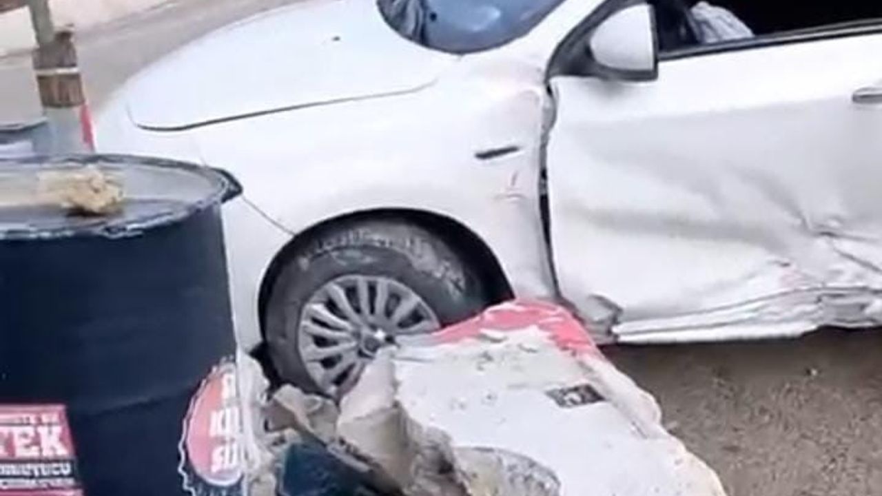 Uludağ yolunda virajı alamayan otomobil bariyerlere çarptı