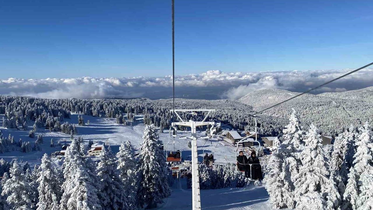 Uludağda Sömestr Coşkusu: Pistler ve Telesiyej Kuyrukları
