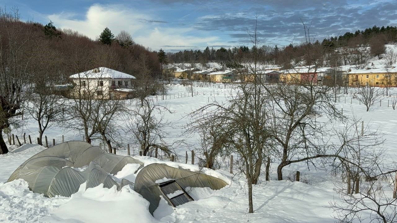 Ulus’ta Yoğun Kar İki Serayı Çöktürdü