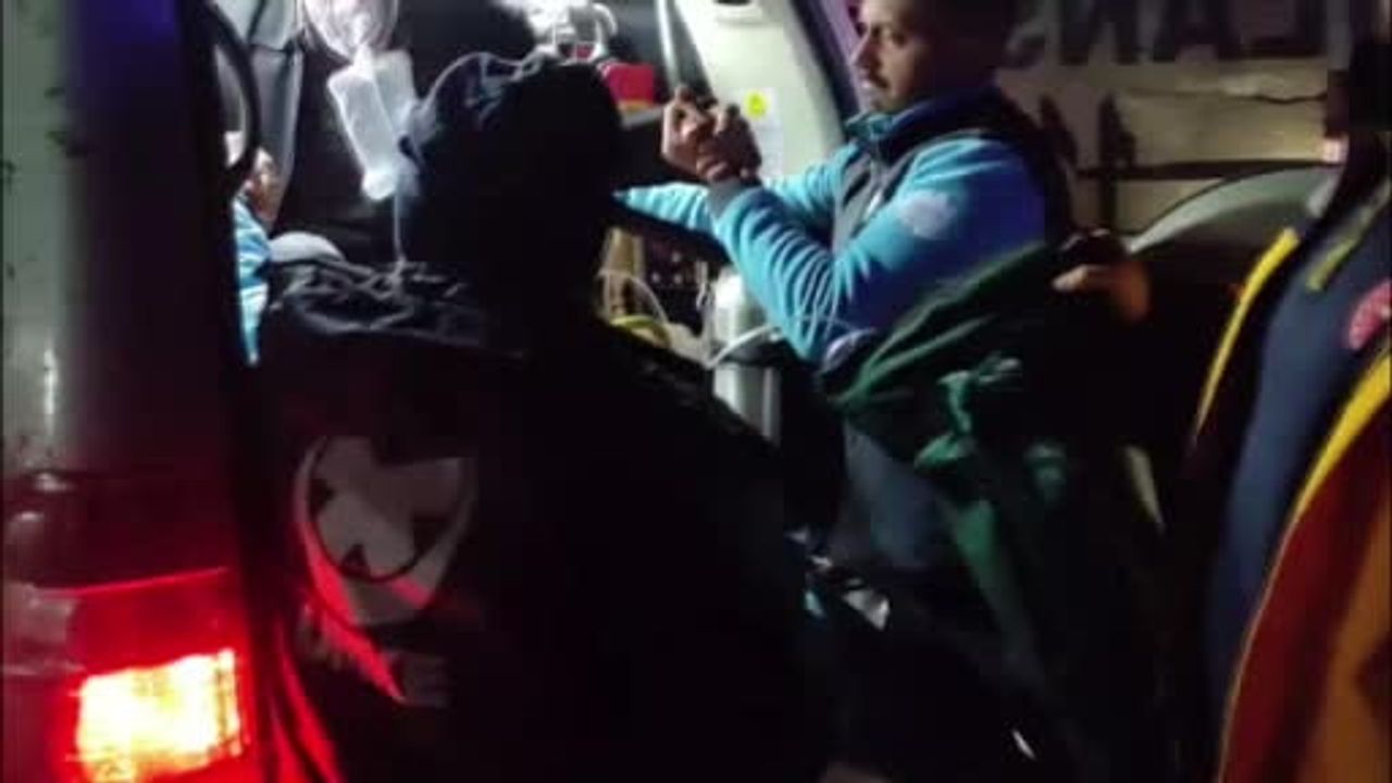 UMKE, Elmasuyu'da yolu kapanan 80 yaşındaki KOAH hastasını paletli ambulansla kurtardı