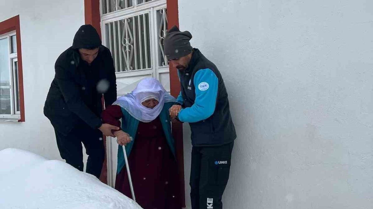 UMKE paletli araçla diyaliz hastasını Baykan Devlet Hastanesine ulaştırdı