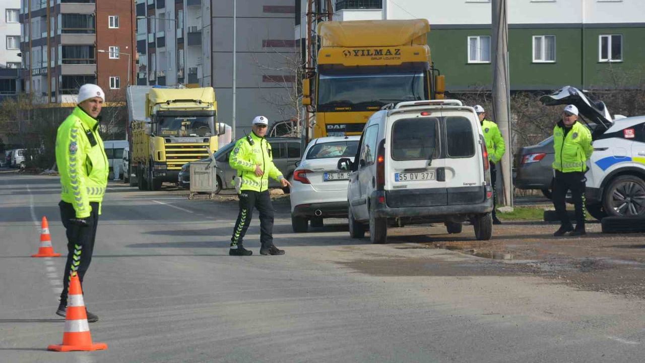Ünye'de 2 saatlik trafik denetimi: Kurallara uymayanlara ceza