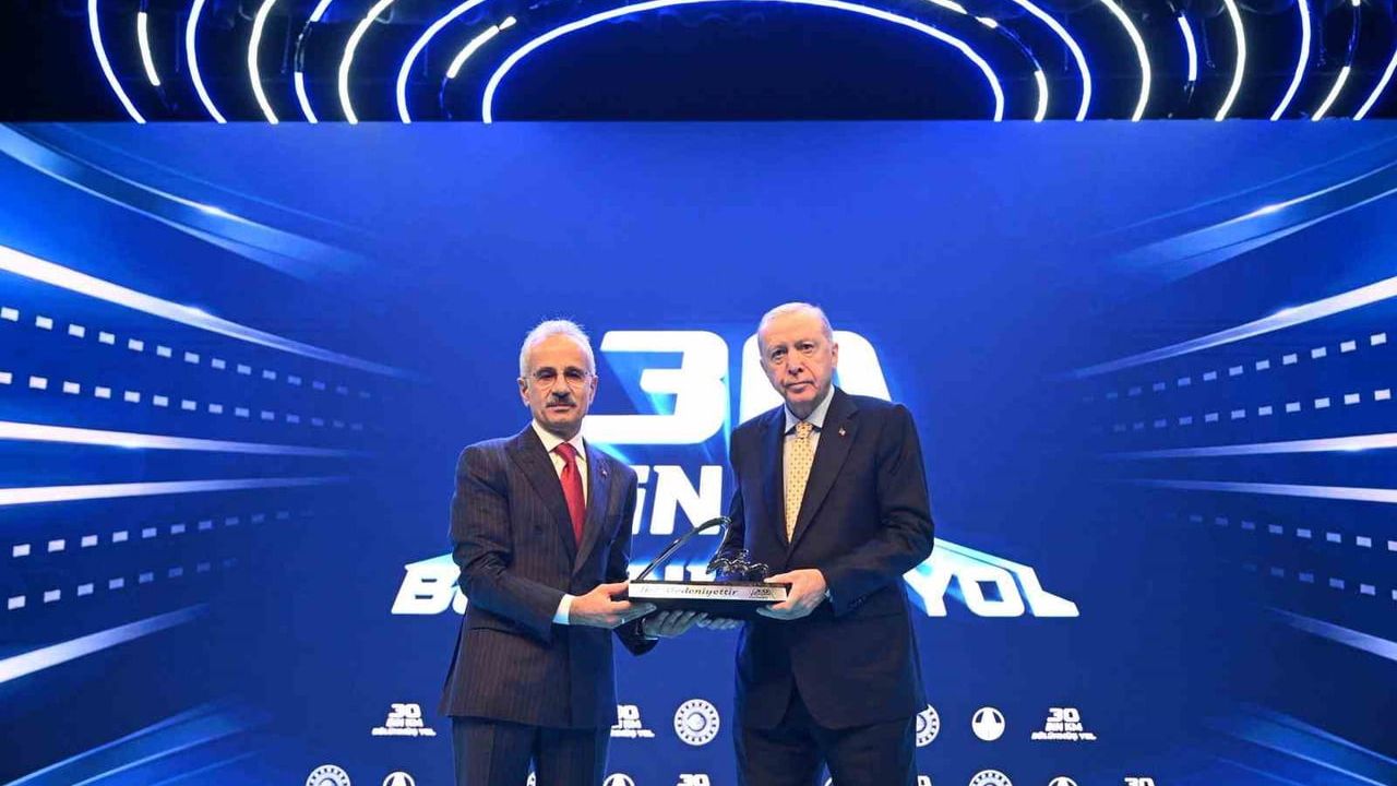 Uraloğlu: Bölünmüş yol ağımız 30 bin kilometreye ulaştı