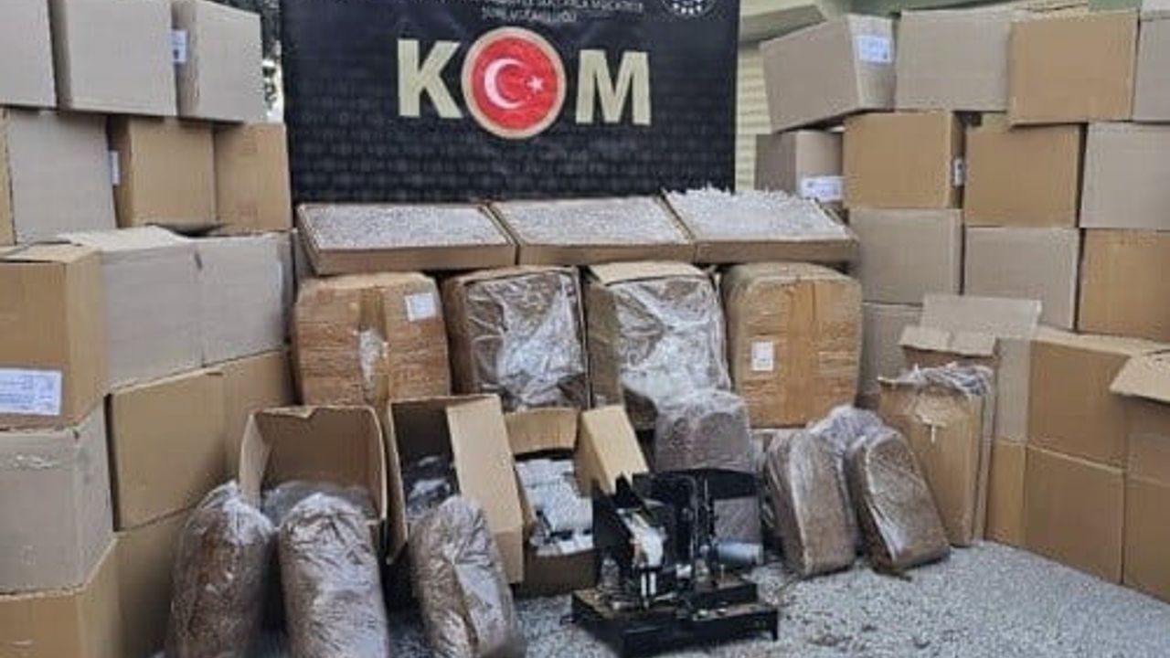 Uşak’ta 837 bin kaçak makaron ve 300 kilo tütün ele geçirildi