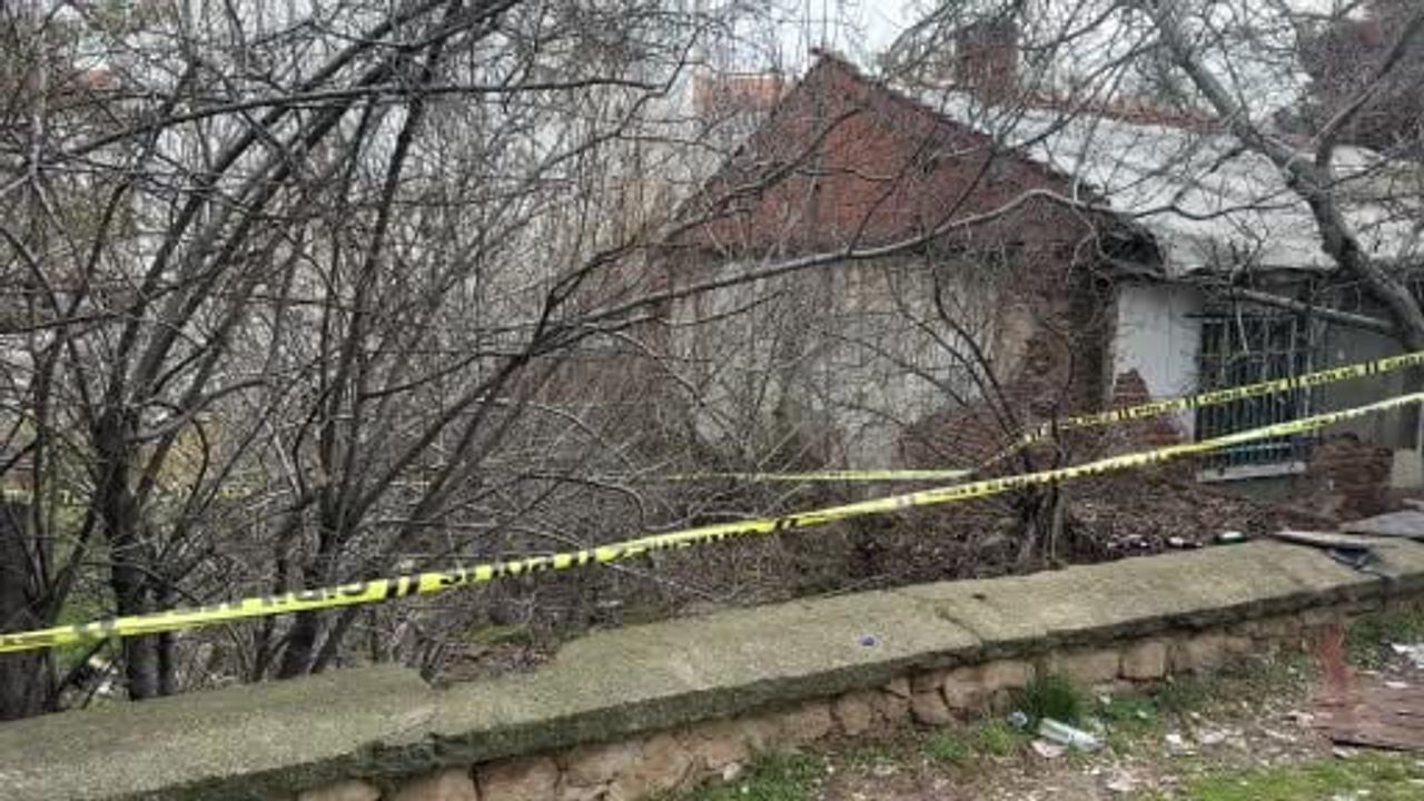 Uşak'ta Millet Bahçesi'nde Ali Keskin (53) ölü bulundu