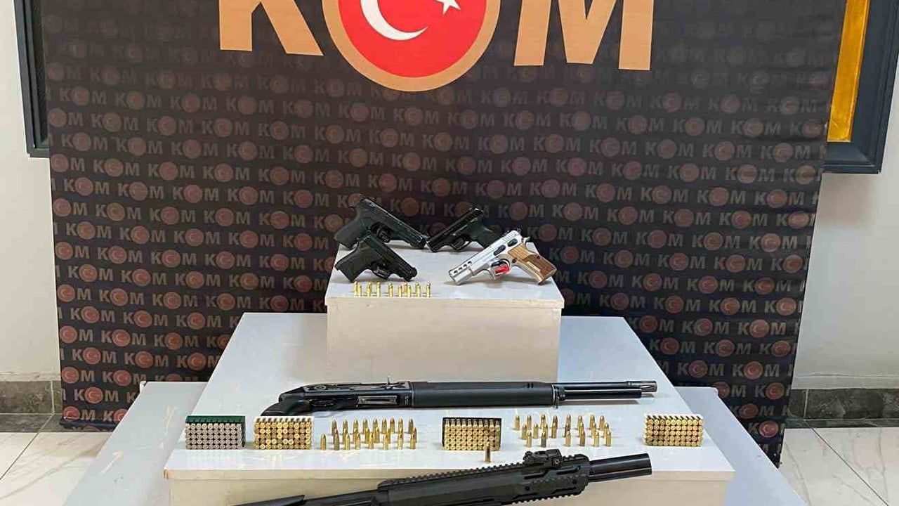 Uşak'ta sosyal medyada silah paylaşımı: 6 kişi gözaltına alındı