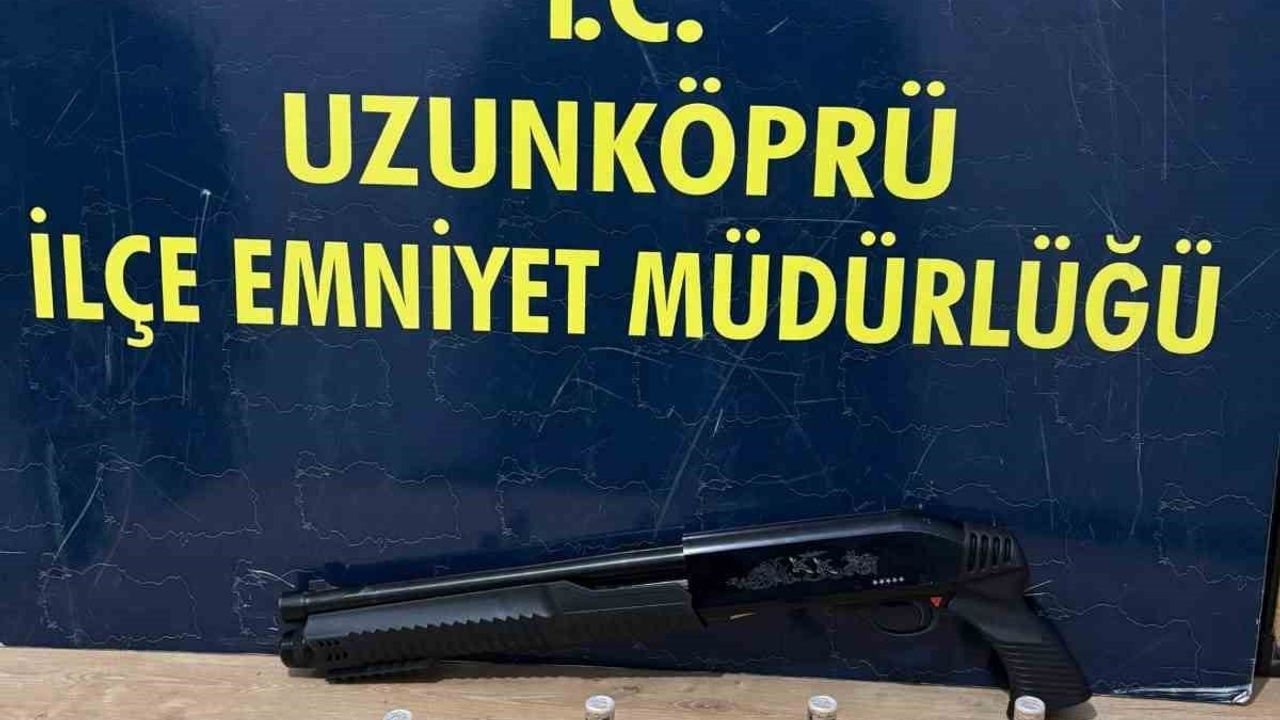 Uzunköprü'de ruhsatsız av tüfeği ve fişekler ele geçirildi