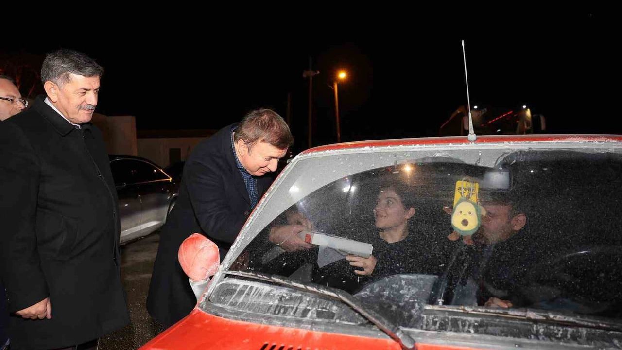 Vali Aydoğdu Akyazı Polis Noktasında Yeni Yılı Karşıladı