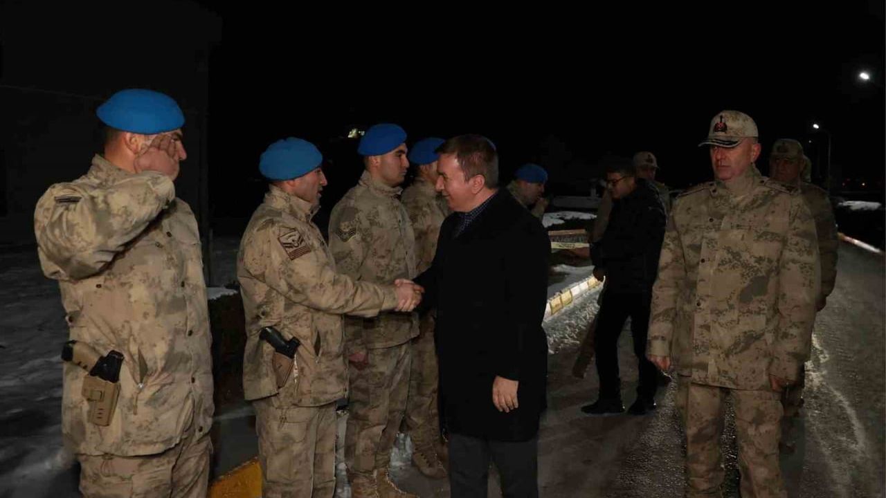 Vali Aydoğdu'dan Jandarma Komando Asayiş Bölüğü'ne yılbaşı ziyareti