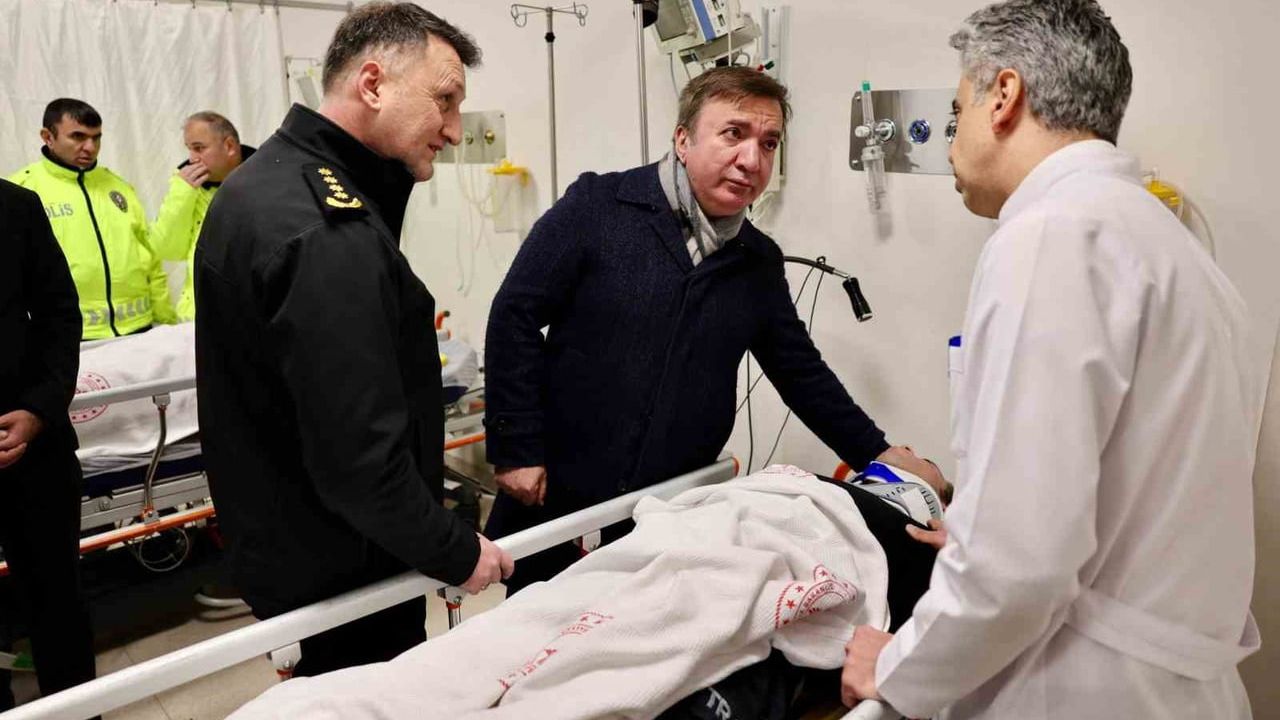 Vali Aydoğdu, yaralı iki polis memurunu hastanede ziyaret etti