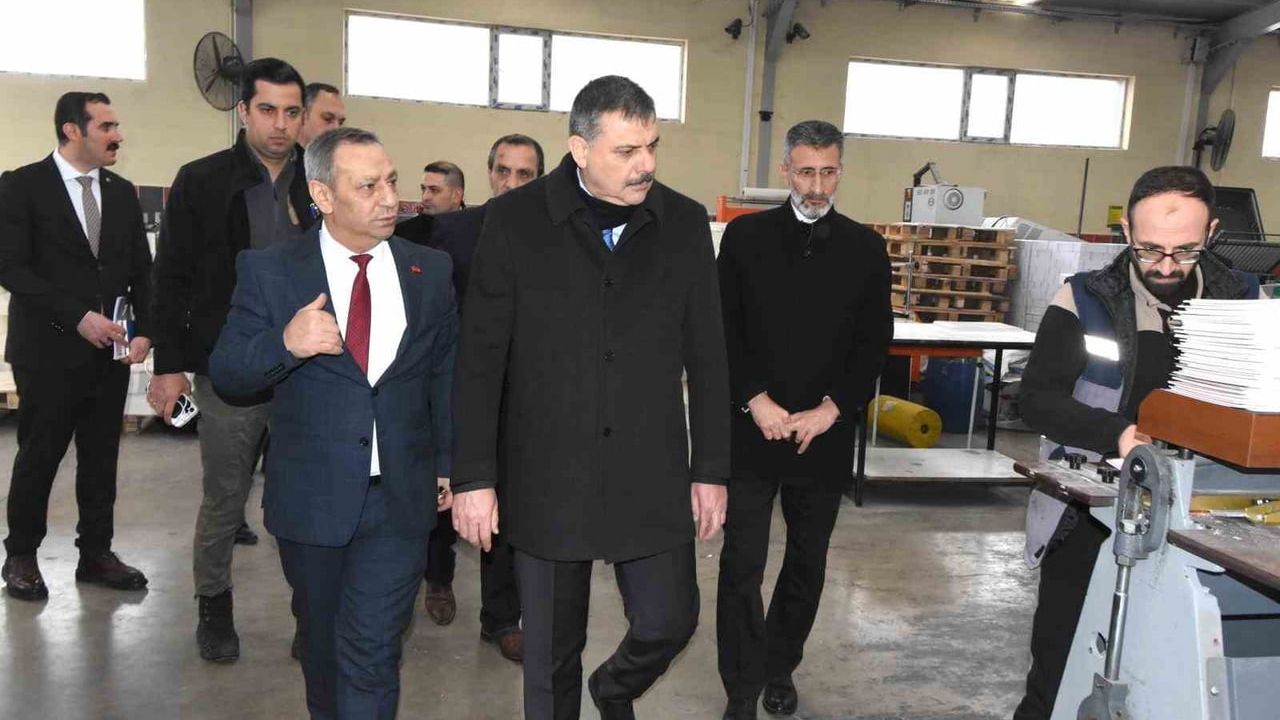 Vali Çiftçi, Zafer Ofset Baskı Tesislerini 42. kuruluş yılında ziyaret etti