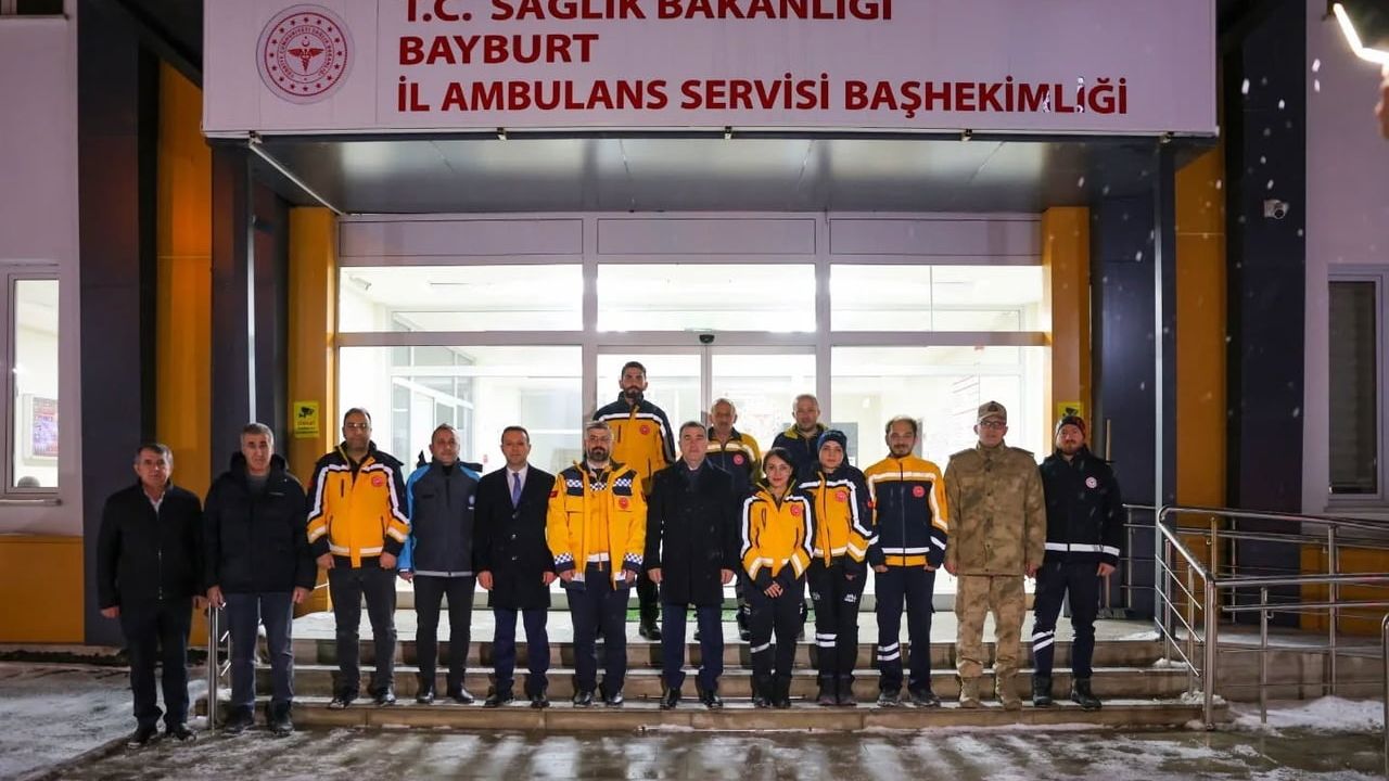 Vali Eldivan sağlık ekiplerinin yeni yılını kutladı