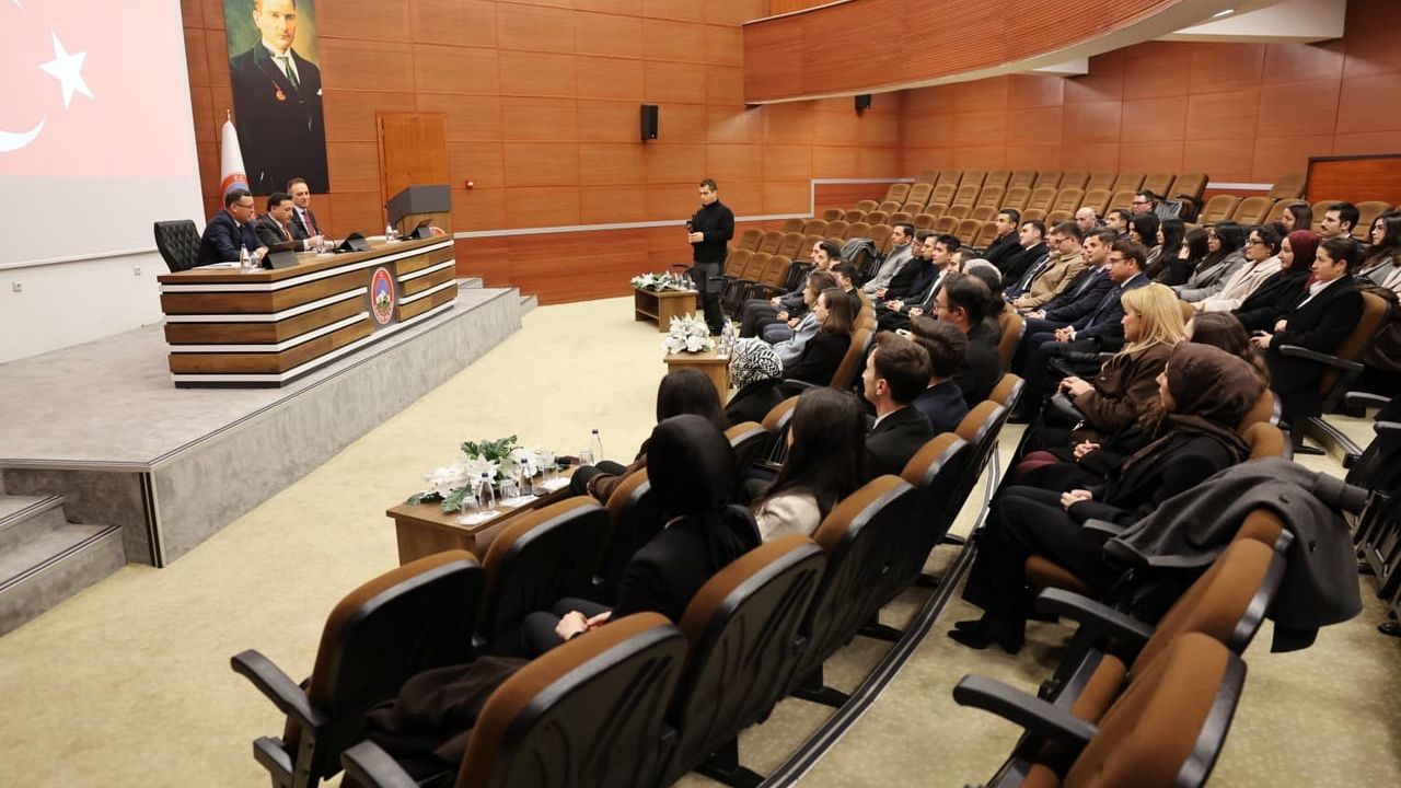 Vali Gökmen Çiçek, hakim ve savcı yardımcılarıyla buluştu