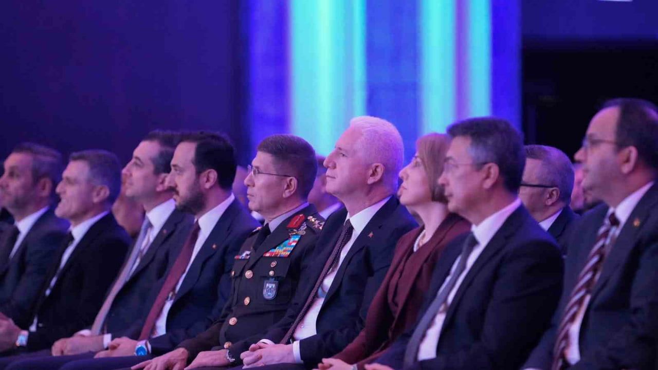 Vali Gül: 100 bin çocuğumuza sıcak yemek ulaştırmayı hedefliyoruz