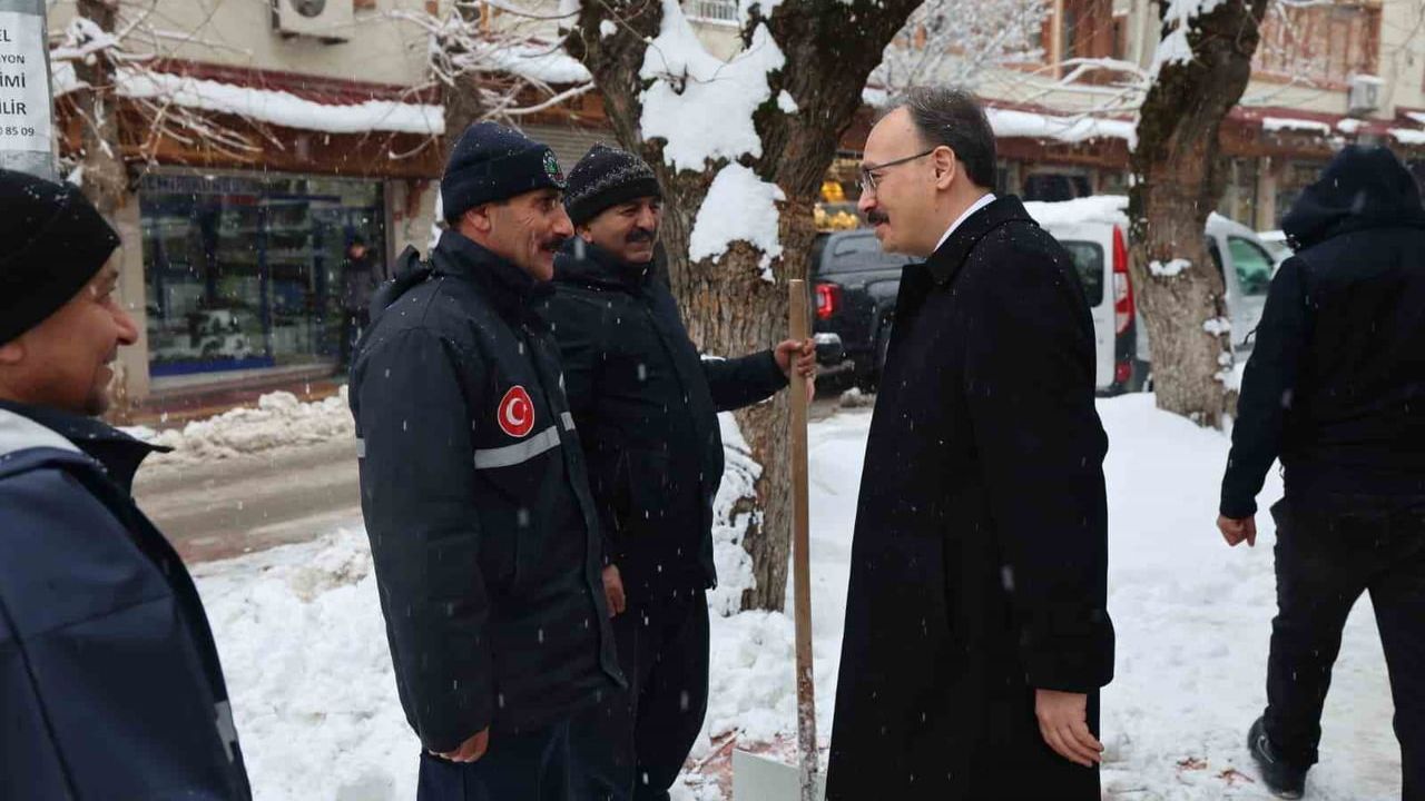 Vali Kızılkaya: Karla mücadelede ekipler 7 gün 24 saat görevde